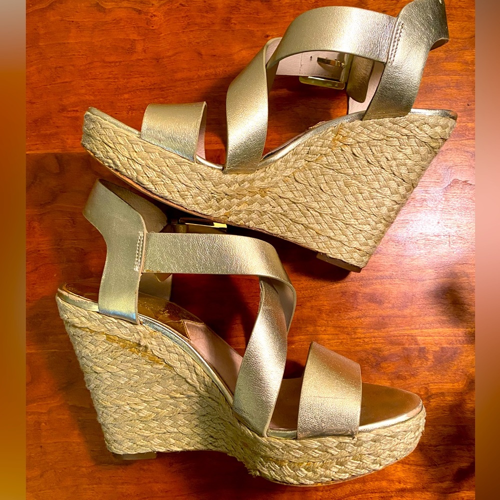 Michael Kors Giovanna Wedge Gold Platform Sandal. Sz 7.5